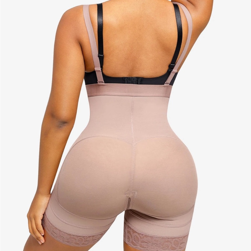 Shapellx shapewear Bare Essential AirSlim® Core
Sculpt Mid Thigh Shaper Short - Picture 4 of 10